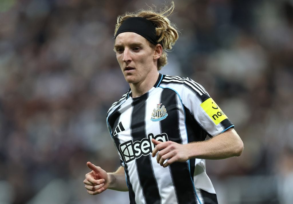 NEWCASTLE UPON TYNE, ENGLAND - SEPTEMBER 18: Anthony Gordon of Newcastle in action during the UEFA Champions League 2025/26 League Phase MD1 match between Newcastle United FC and FC Barcelona at St James' Park on September 18, 2025 in Newcastle upon Tyne, England. (Photo by Stu Forster/Getty Images)
