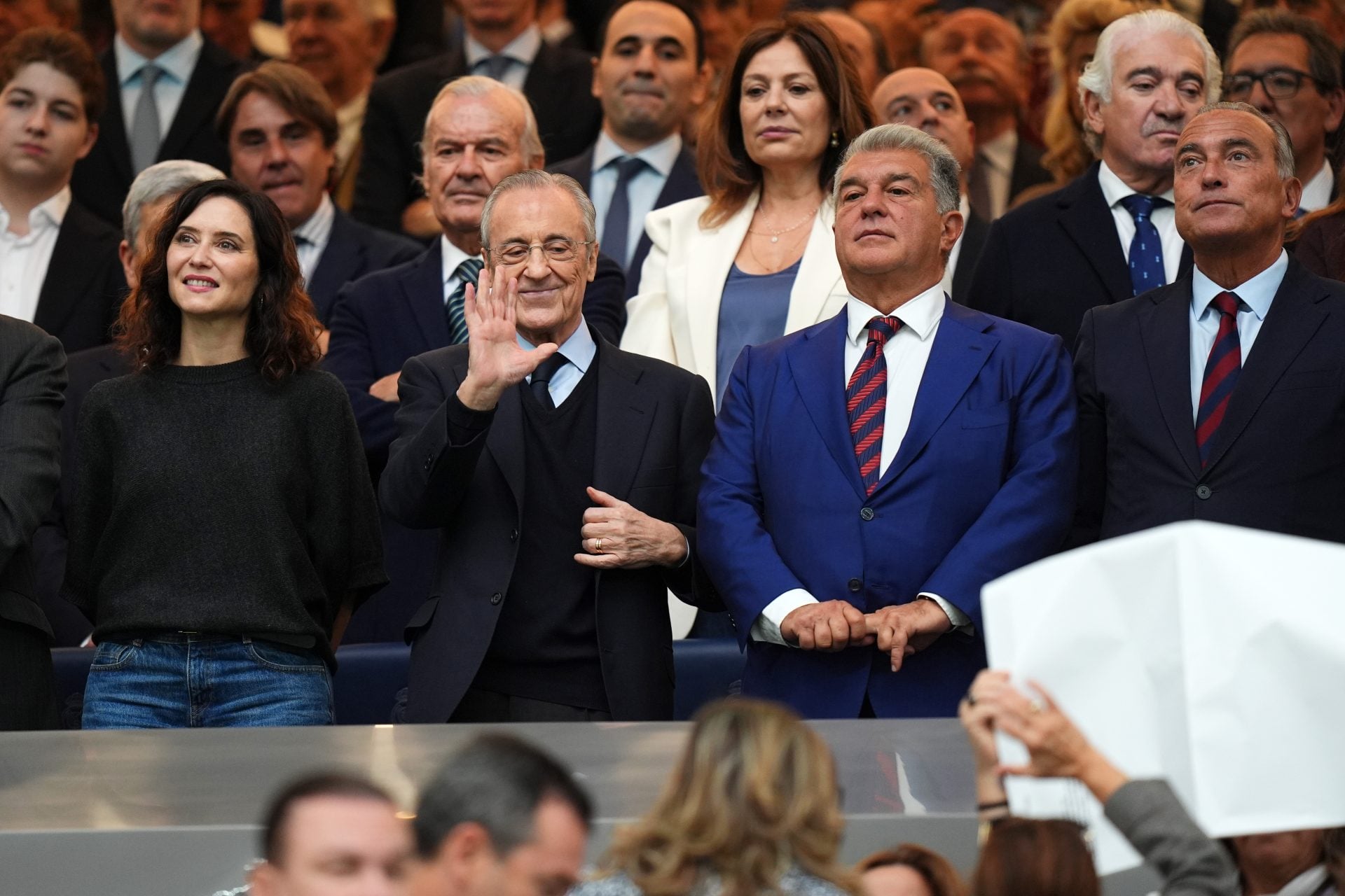 عاجل | برشلونة يصعد ضد ريال مدريد ويطالب بمعاقبة فلورنتينو بيريز