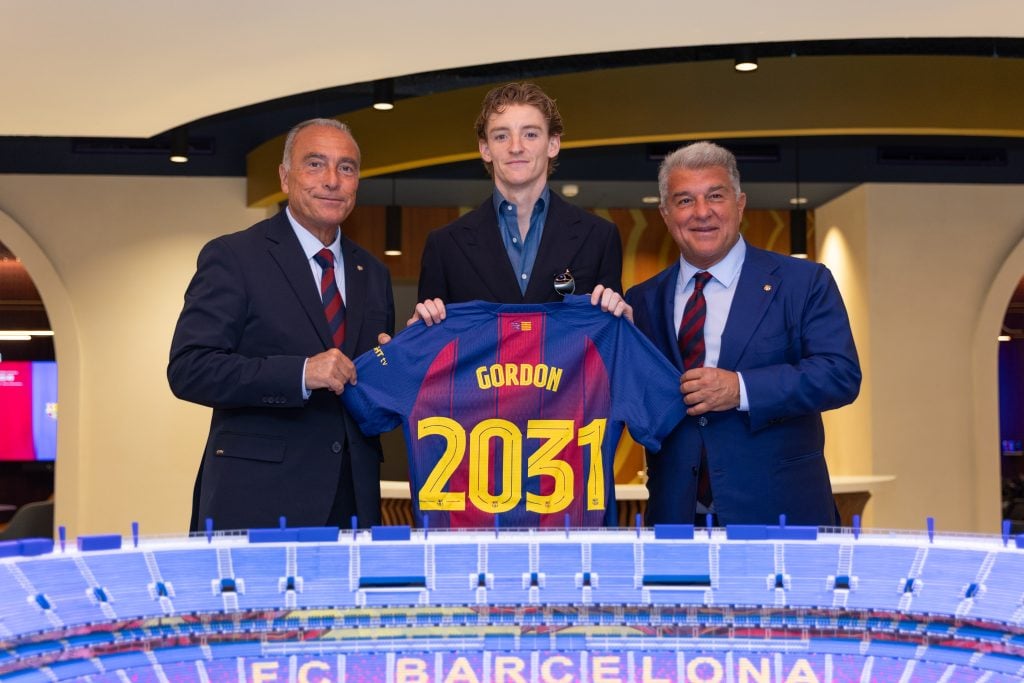 Anthony Gordon, Barcelona player
