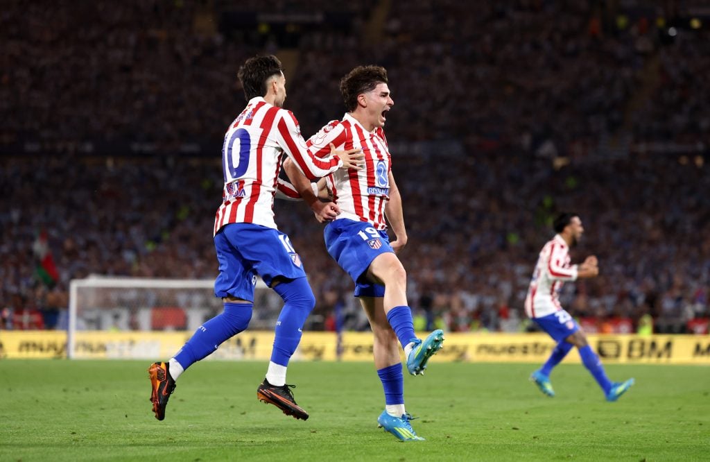 Jogadores Alex Baena, Julian Alvarez, Atlético de Madrid