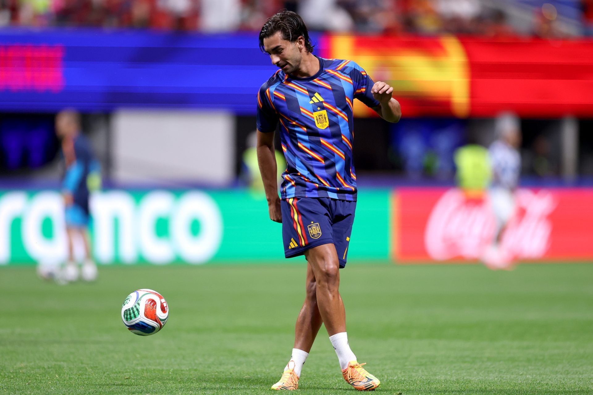 Barcelona forward staying at club remains a possibility despite advanced PSG talks