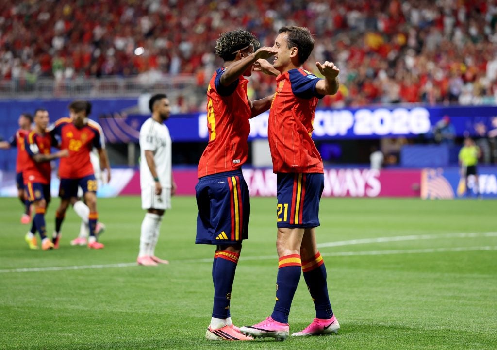 Lamine Yamal e Mikel Oyarzabal da Espanha