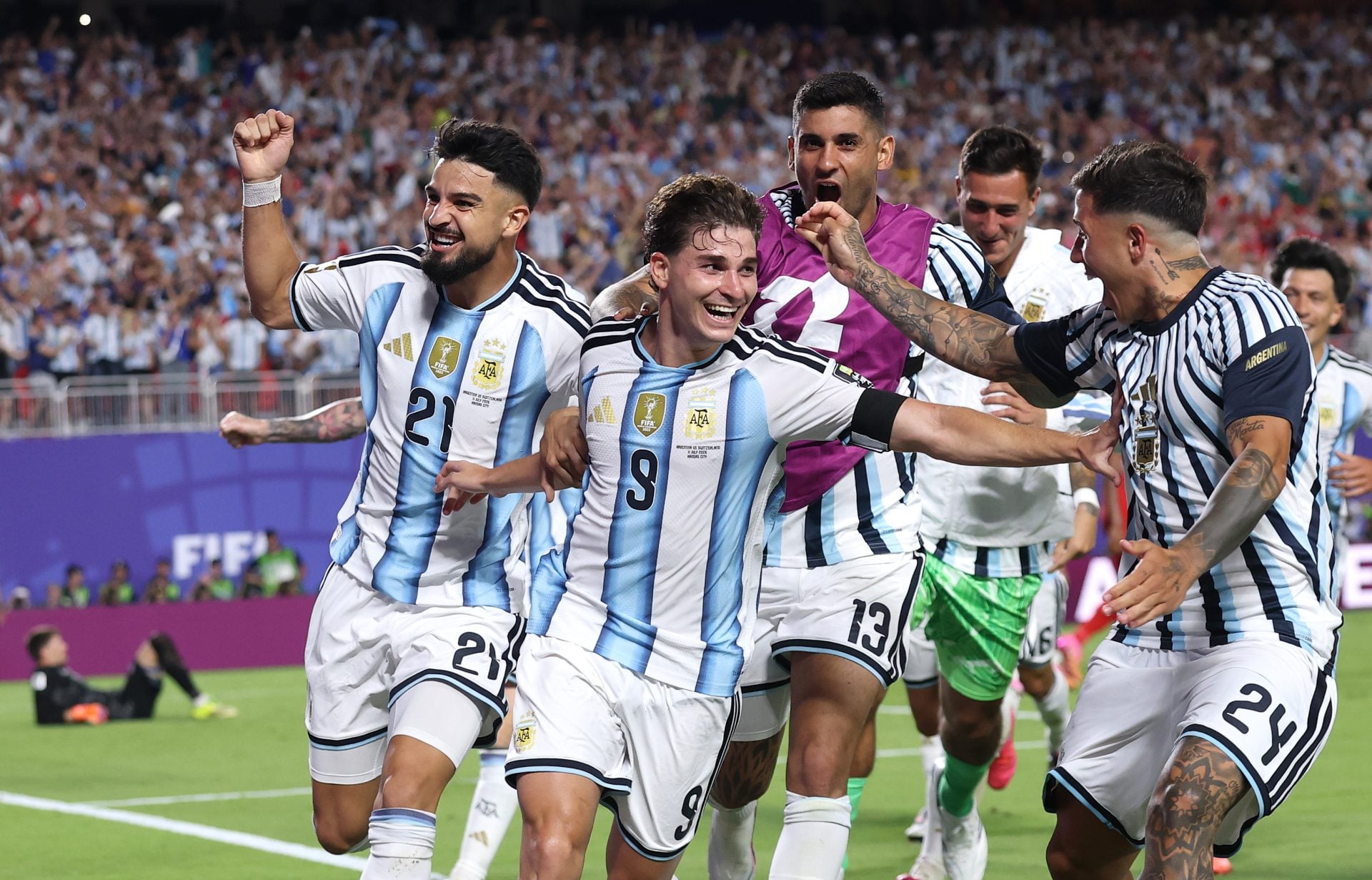 برشلونة يجهّز عرضاً جديداً لحسم صفقة جوليان ألفاريز قبل نهاية الشهر
