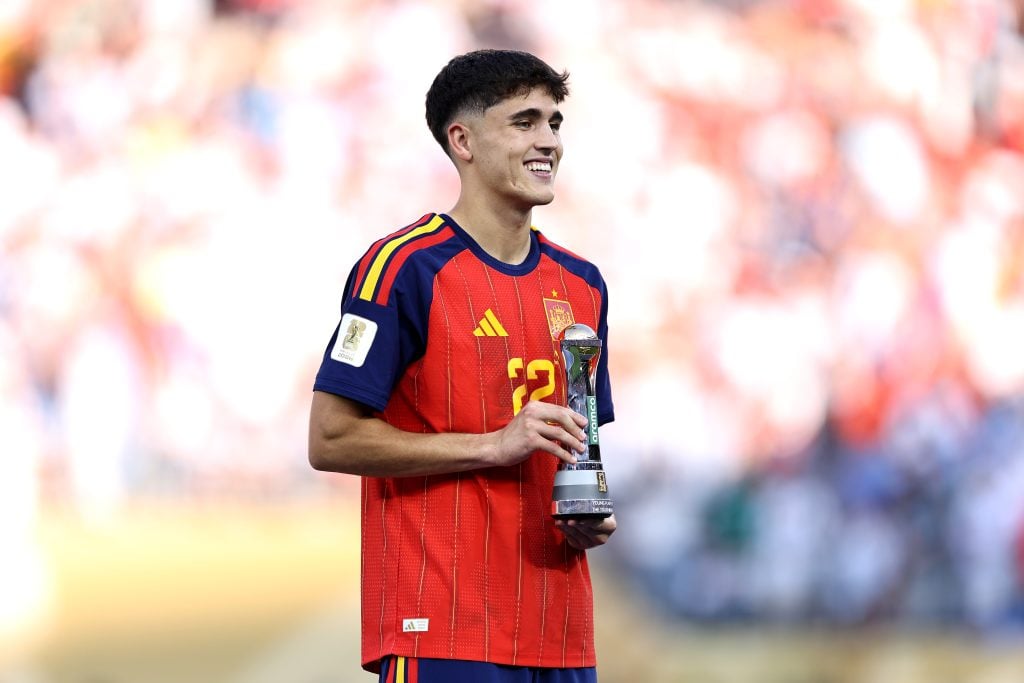 Zagueiro Pau Coombarsi, Barcelona e Espanha