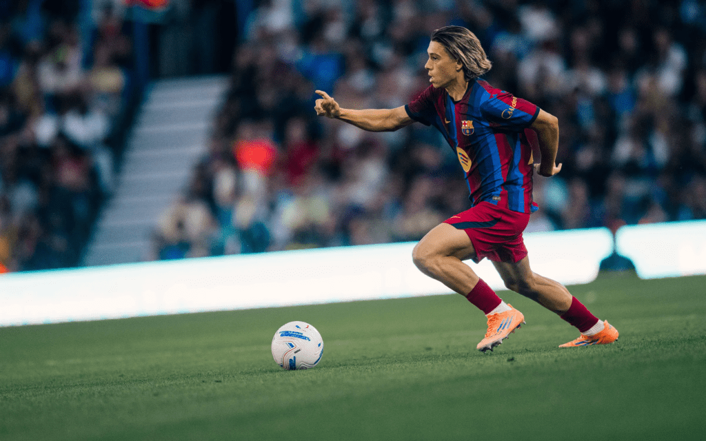 Alex Gonzalez of FC Barcelona