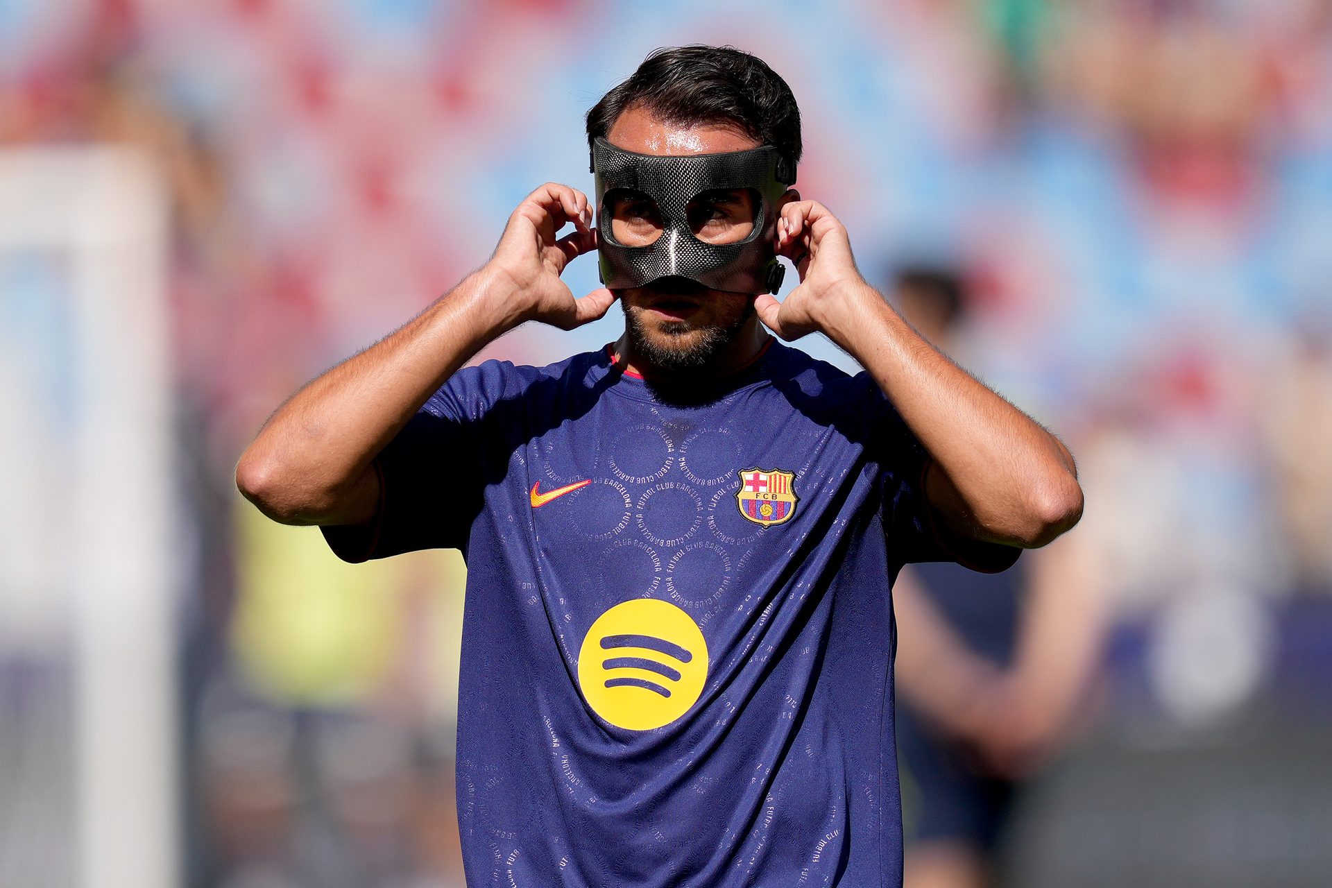Confirmed: Barcelona defensive duo injured ahead of PSG clash; versatile star out for four weeks