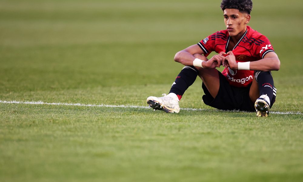 Barcelona set to face Real Madrid, Chelsea battle to sign 15-year-old Man United prodigy