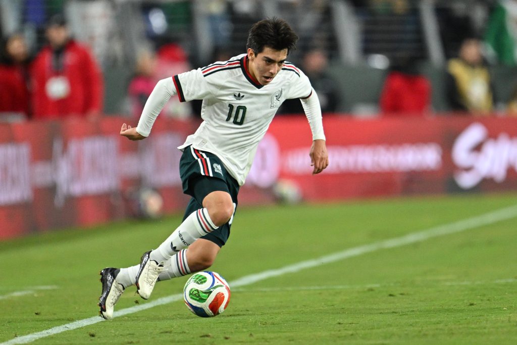Gilberto Mora, Mexican talent